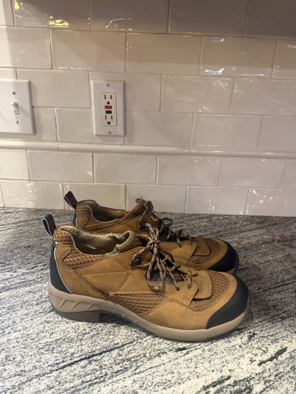 Women’s Ariat Leather Mesh Lace Up Ankle Boots Size 11